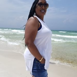 Meet your Posher, Yvette